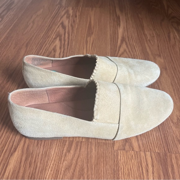 Gentle Souls Lilah Ruffle Flat - Picture 10 of 10